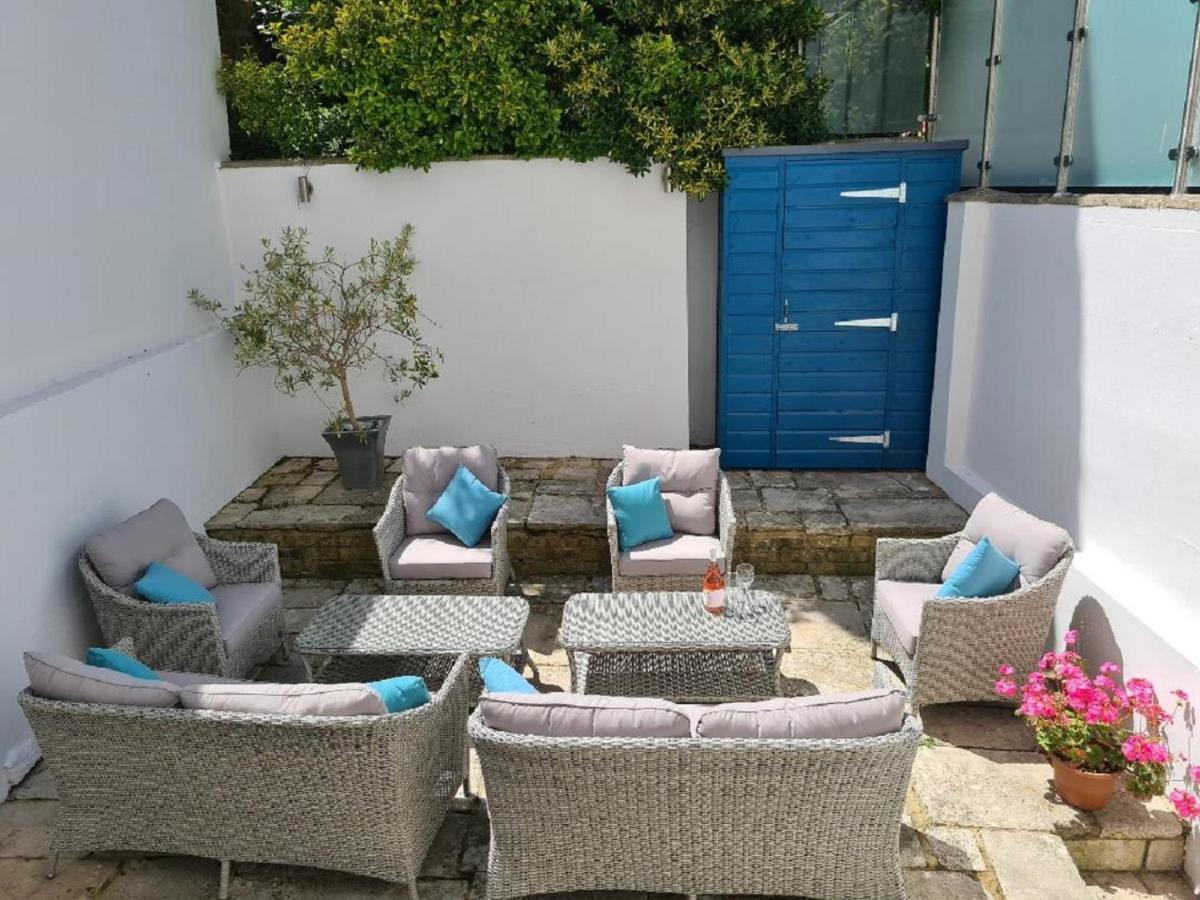 Cliffhanger 18 Castle Road Cowes  Exterior photo