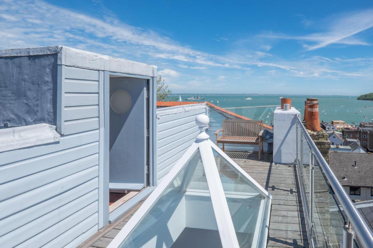 Cliffhanger 18 Castle Road Cowes  Exterior photo