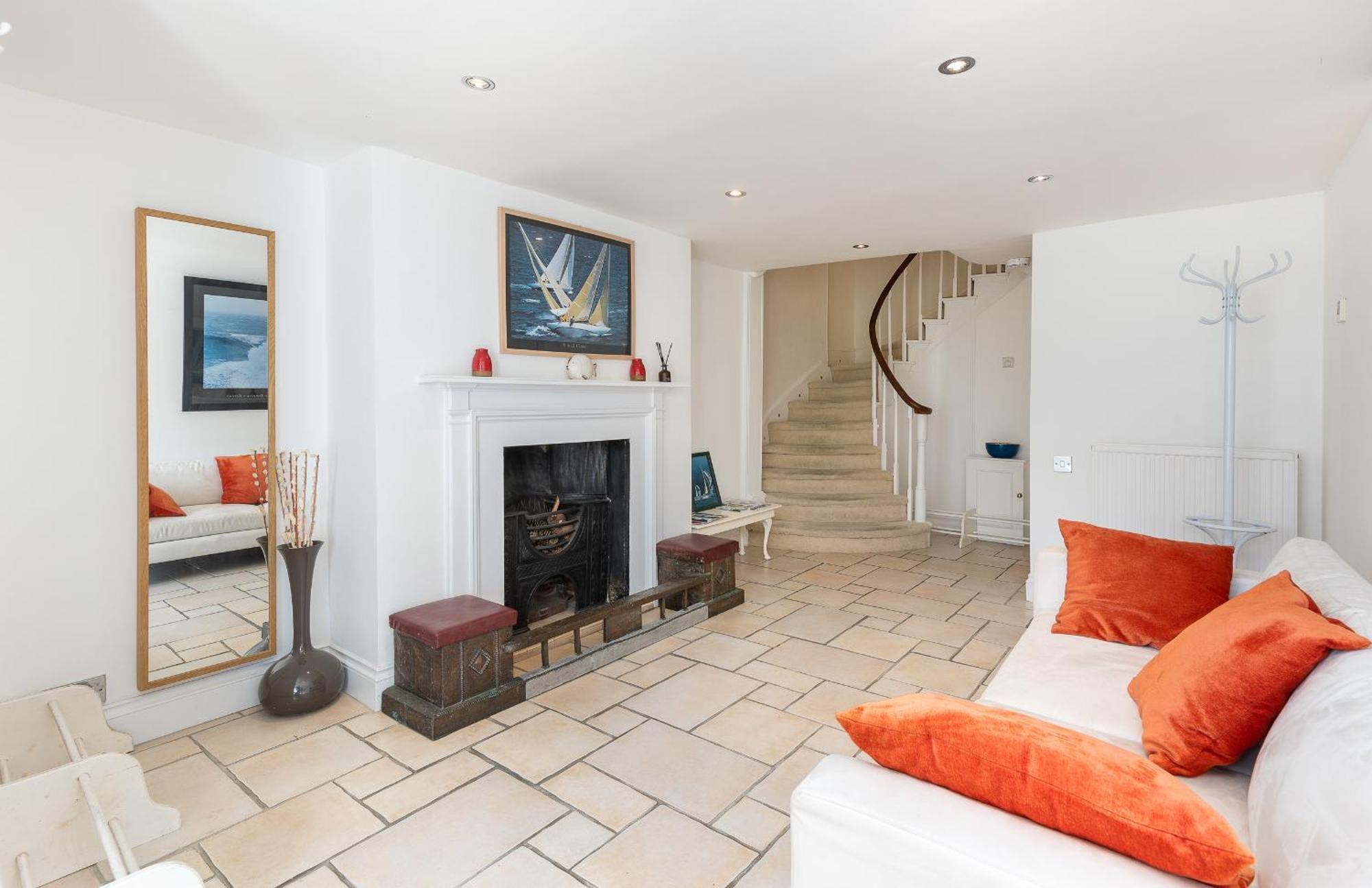 Cliffhanger 18 Castle Road Cowes  Exterior photo