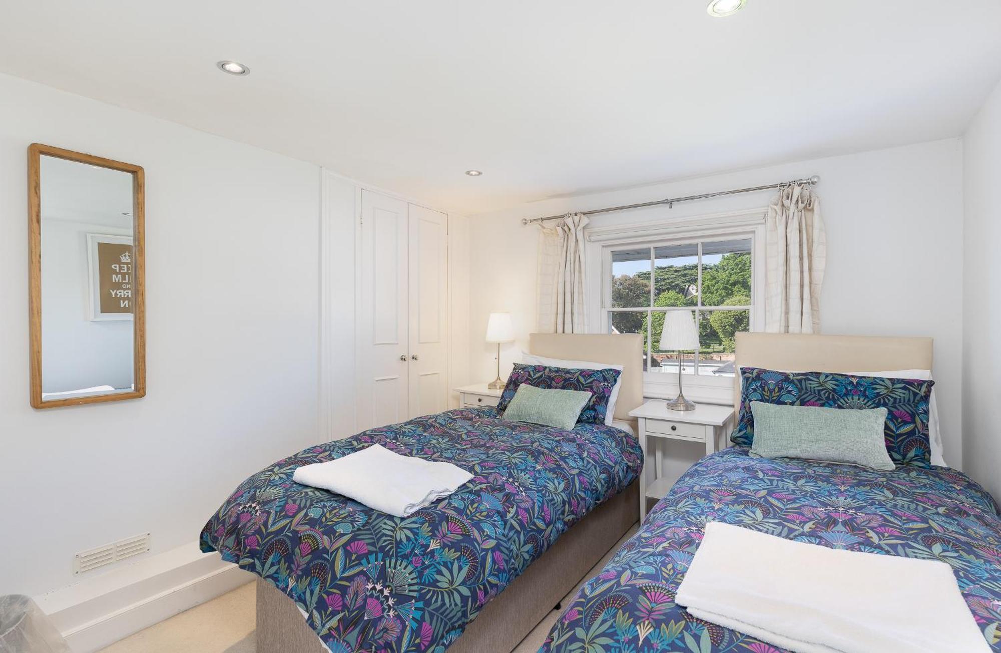 Cliffhanger 18 Castle Road Cowes  Exterior photo