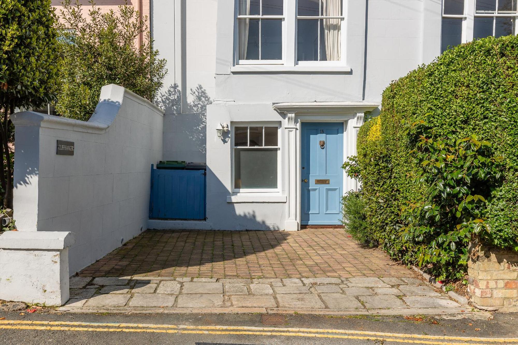 Cliffhanger 18 Castle Road Cowes  Exterior photo