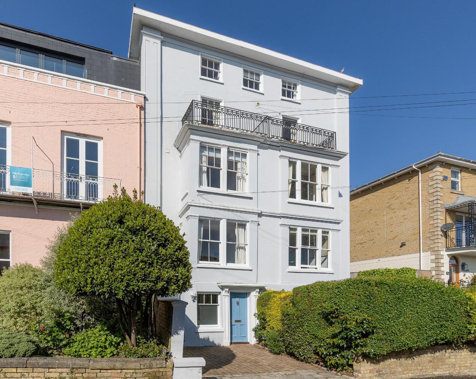 Cliffhanger 18 Castle Road Cowes  Exterior photo